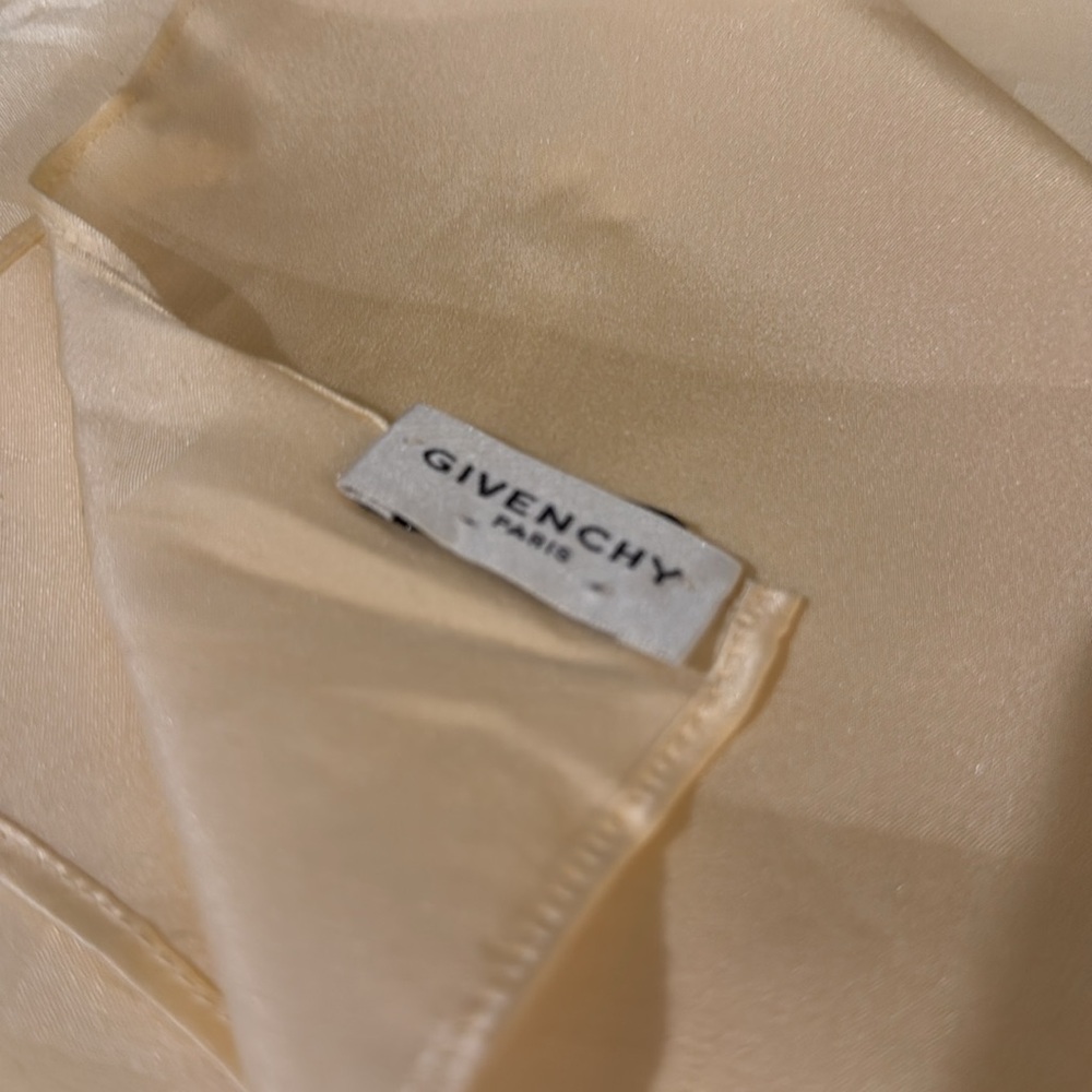 Givenchy vintage silk scarf with monogram - Picture 4 of 5